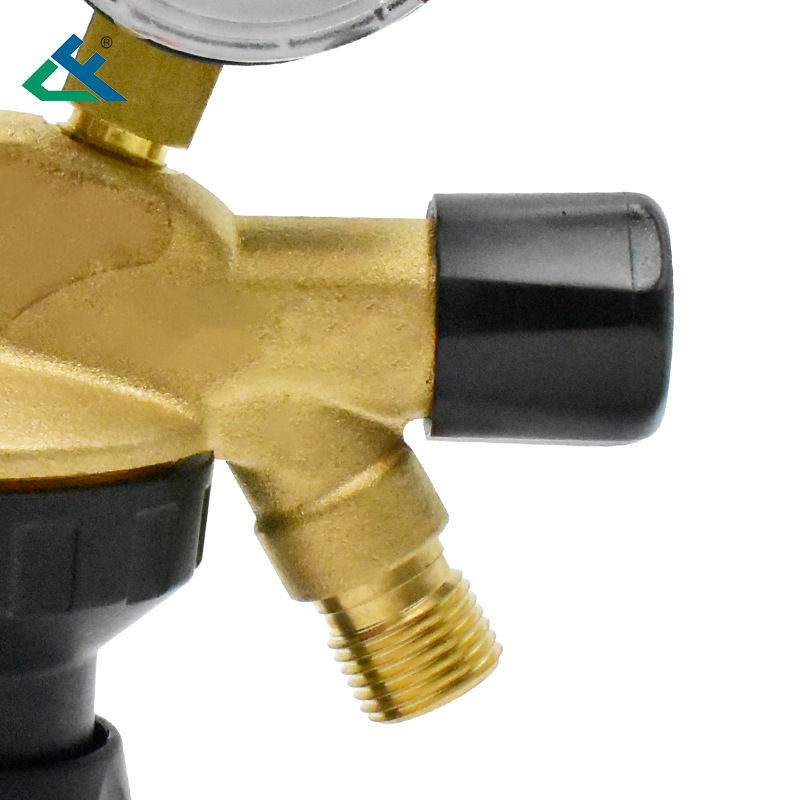 Industrial Oxygen Pressure Reducer OR2-01 with Dual Gauges for Gas Cylinders - Image 4