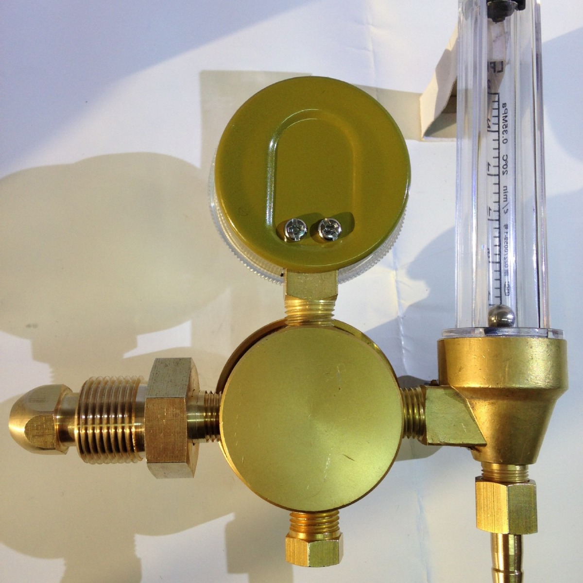 ARNON Microwoif Brass Argon Pressure Regulator with 0-25 LPM Flowmeter and 0-4000 PSI Gauge for Welding and Brazing Applications - Image 4