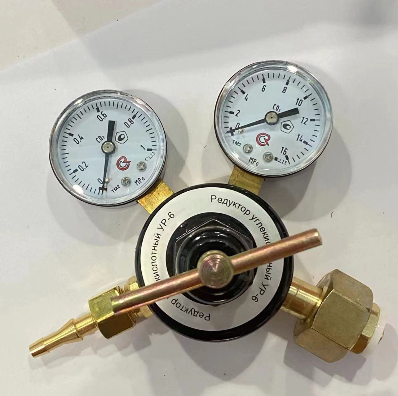 Durable CO2 Pressure Regulator UR-6 with Dual Gauges for Oxygen Acetylene Gas, G3/4 Thread - Image 4