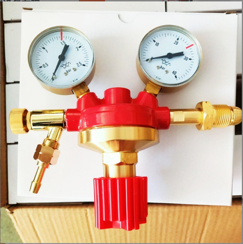 GLOOR Industrial Gas Pressure Reducer (CO2 Regulator) with Dual Gauges 0-16 bar / 0-315 bar for Carbon Dioxide Applications - Image 4