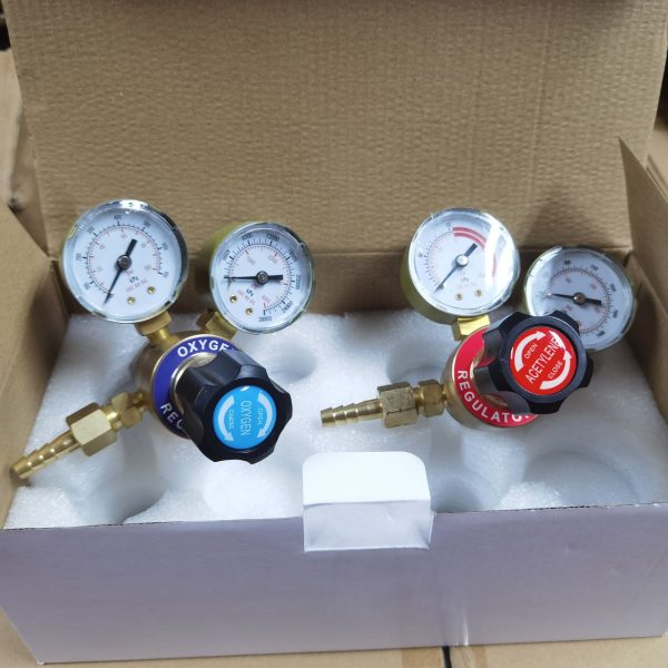 Dual Gauge Oxygen Acetylene Pressure Reducer Regulator Kit for Welding Cutting, Solid Brass Construction - Gambar 4