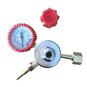 Industrial Grade LPG Propane Gas Regulator with Pressure Gauge and Protective Cover for Poland Market, Shock-Resistant and Durable