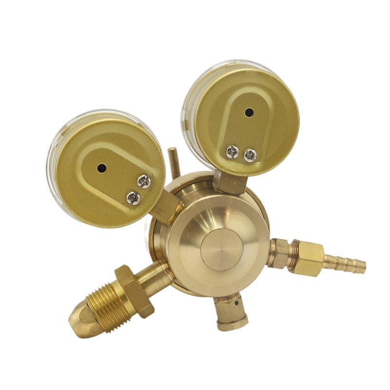 Portable Oxygen Pressure Regulator with Dual Gauges for Oxygen Cylinders, Brass Construction, Stable Pressure Adjustment - Image 3