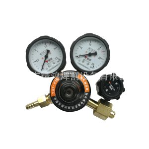 Oxygen Pressure Reducer YQY-07A with Dual Gauges 0-25 MPa for Gas Shielded Welding and Flat Bottom Valve Body