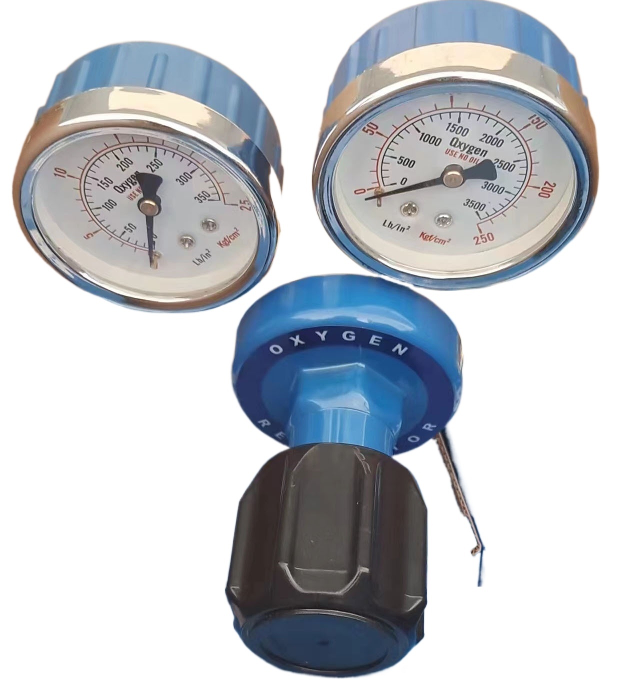 Durable Oxygen Regulator with Dual PSI/Bar Gauges (0-4000 PSI / 0-280 Bar High Pressure, 0-100 PSI / 0-7 Bar Working Pressure) for Welding & Cutting, Compatible with G5/8” Cylinder Valve - Image 3