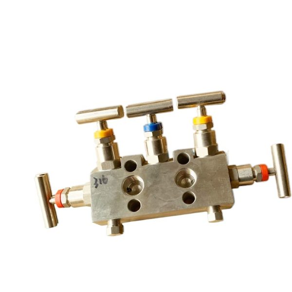Five Valve Manifold (316 Stainless Steel) for 3051CD Co-Planar Flange, EJA Pressure Transmitters, and Corrosive Media Systems